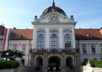 A kastély díszes főbejárata