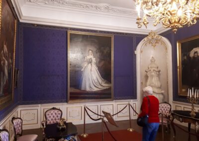 Erzsébet lakosztálya (titkos ajtók a festmény két oldalán)