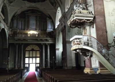 Nagytemplom: barokk szószék és orgona