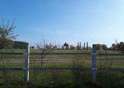 Elhaladunk az Attila-domb mellett