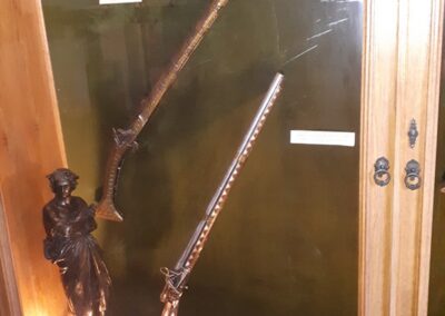 Fegyverek és régiségek